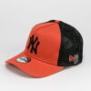 New Era 940K MLB League Essential AF Trucker NY tmavě oranžová / černá YOUTH (54 - 56 cm)