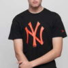 New Era MLB Seasonal Team Logo Tee NY černé / oranžové S