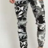 Urban Classics Camo Cargo Jogging Pants 2.0 camo šedé / bílé / černé